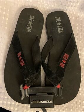 Converse One Star women’s flip-flop, black with red accents, size 7.5, new.